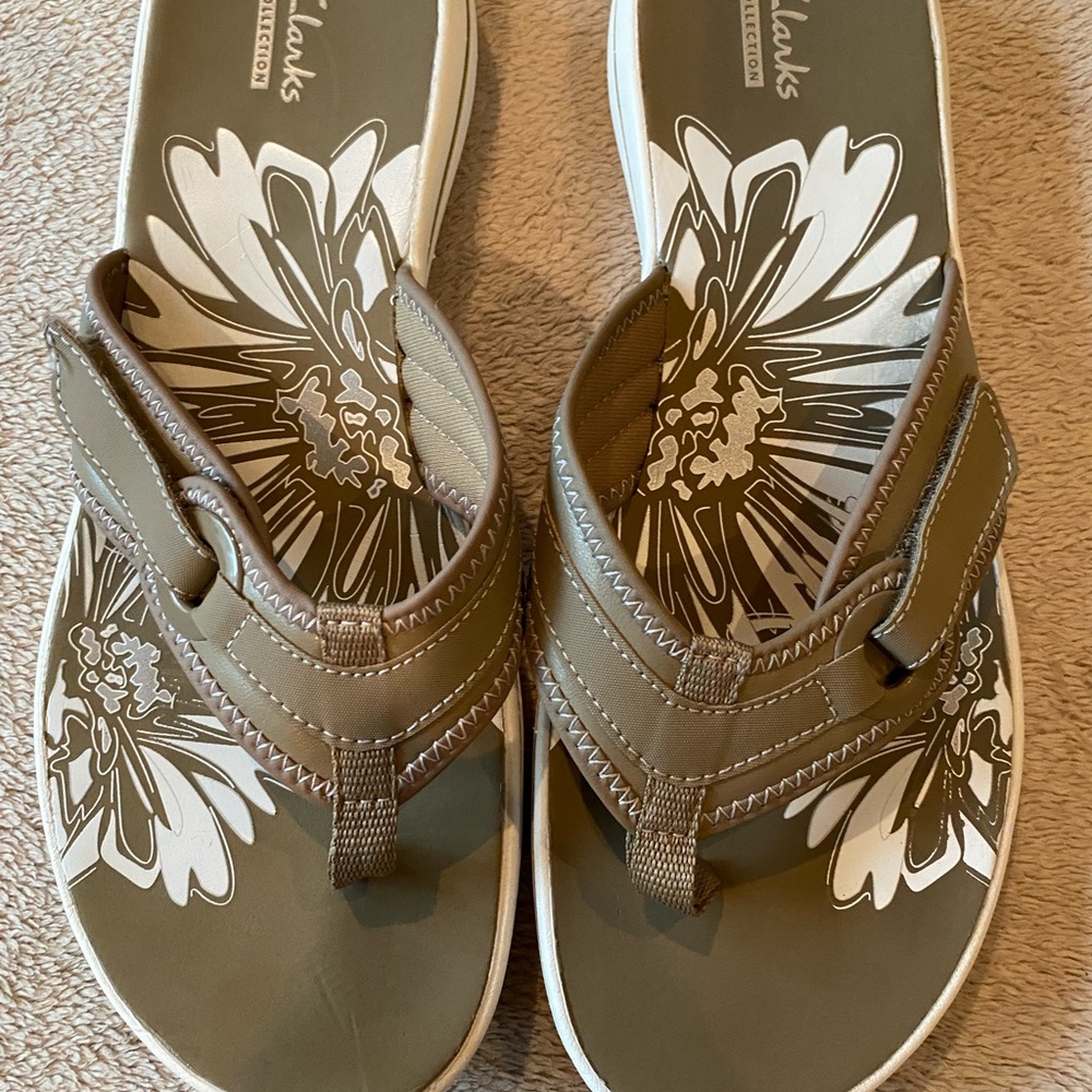 Clarks Collection White Thong  Sandals Womens 10